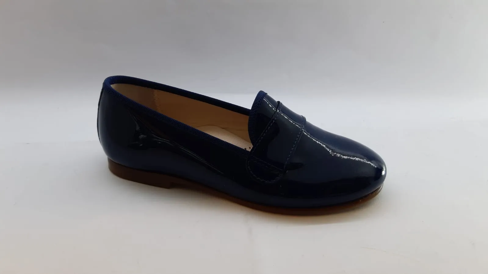 Beberlis Patent Petroleo Blue Smoking Shoe