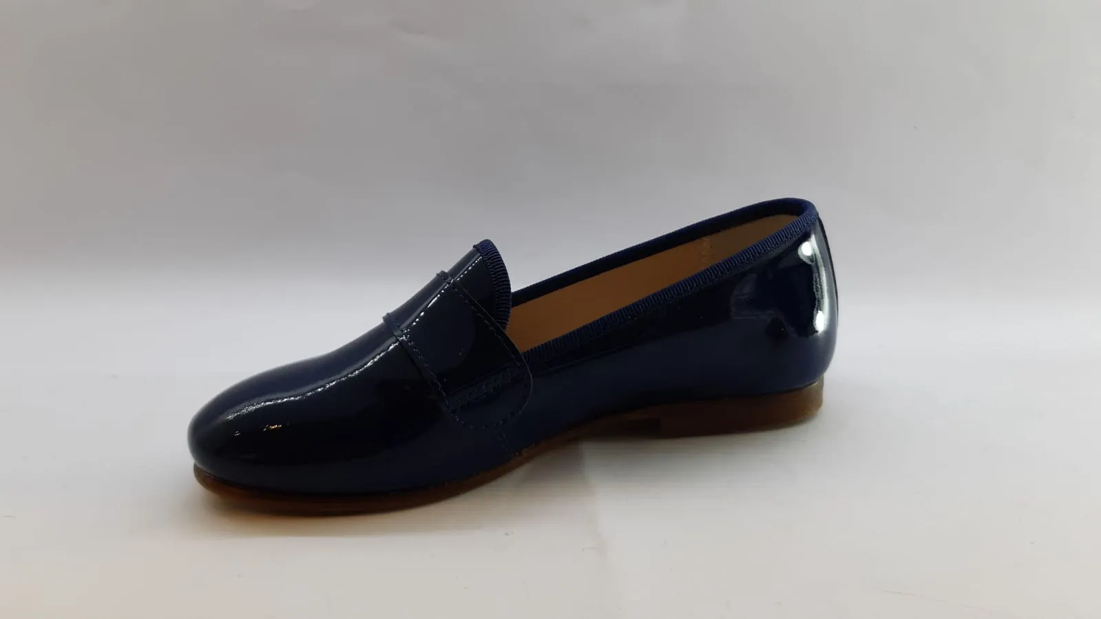 Beberlis Patent Petroleo Blue Smoking Shoe