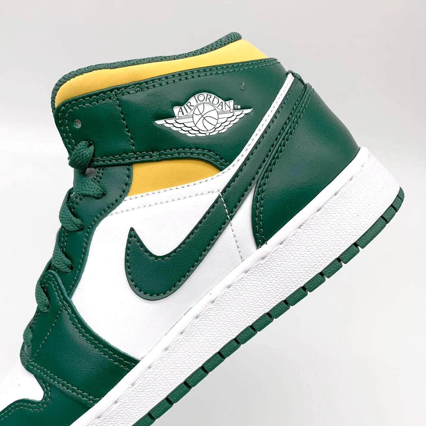 Jordan 1 Mid Sonics